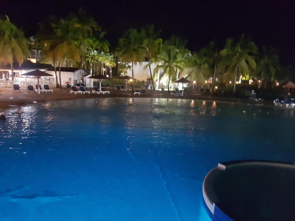 Caraibes Apparts-Resorts Sainte-Anne  Exteriör bild